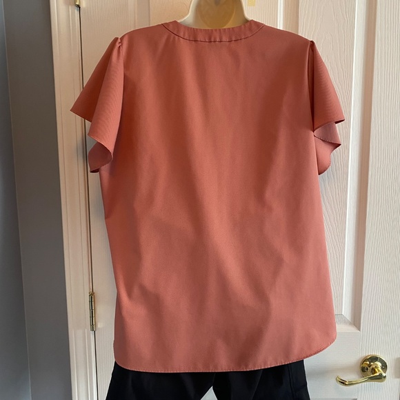 BUY 2 ITEMS GET 1 FREE - RW&Co Flutter Sleeved Blouse in Salmon Sz XL - Picture 4 of 6